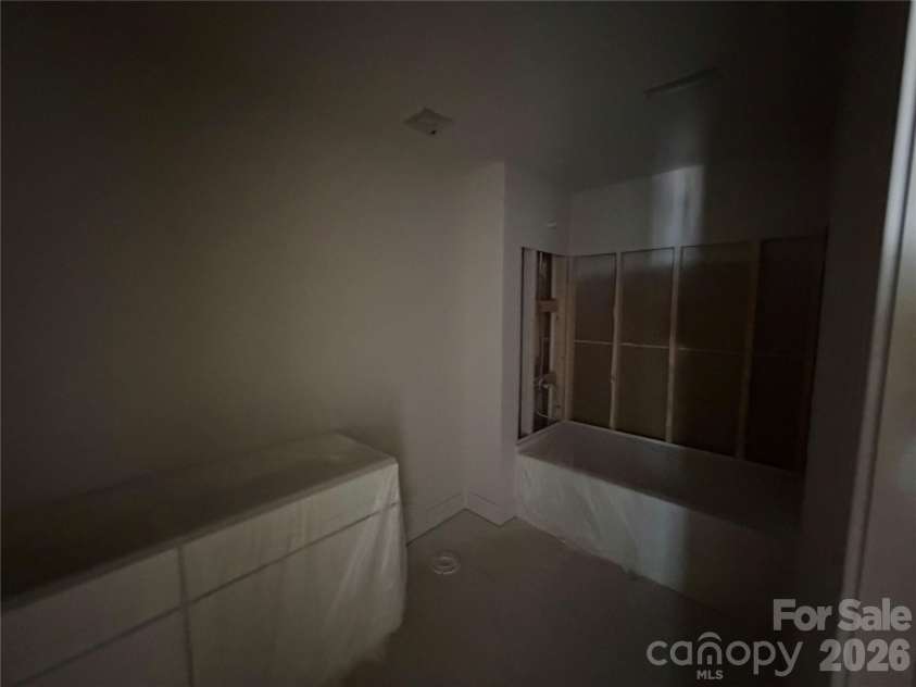 548 Carolyn Lane, Charlotte, NC 28213.  MLS# CAR4405325, YatesRealty ID 38148. 