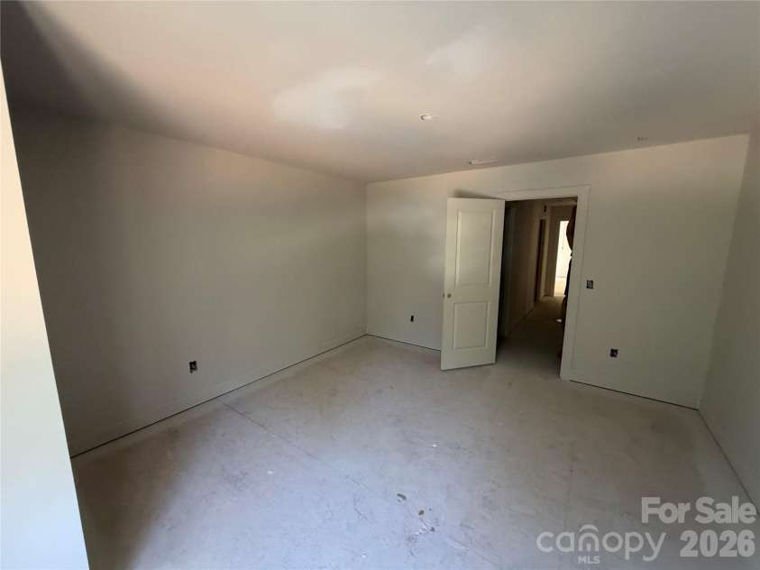 548 Carolyn Lane, Charlotte, NC 28213.  MLS# CAR4405325, YatesRealty ID 38148. 