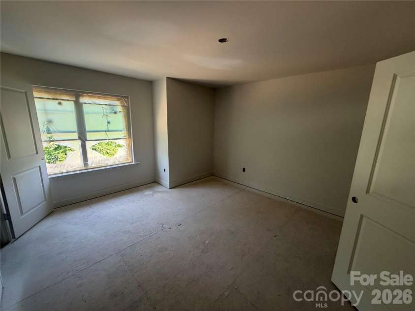 548 Carolyn Lane, Charlotte, NC 28213.  MLS# CAR4405325, YatesRealty ID 38148. 