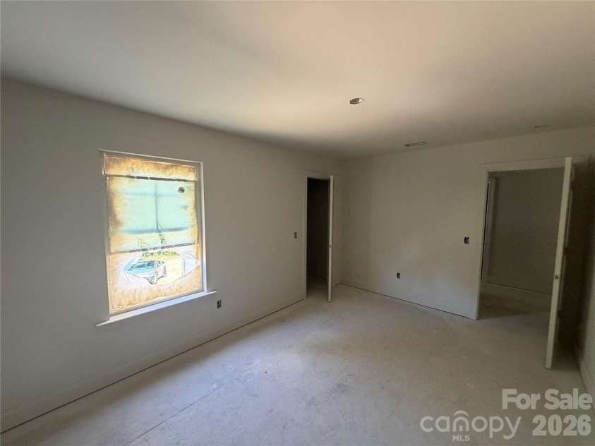 548 Carolyn Lane, Charlotte, NC 28213.  MLS# CAR4405325, YatesRealty ID 38148. 
