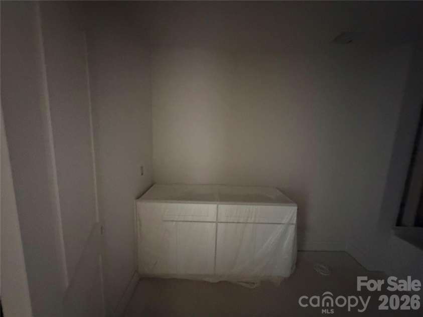 548 Carolyn Lane, Charlotte, NC 28213.  MLS# CAR4405325, YatesRealty ID 38148. 