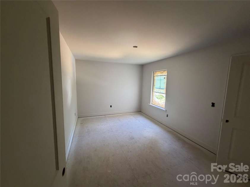 548 Carolyn Lane, Charlotte, NC 28213.  MLS# CAR4405325, YatesRealty ID 38148. 