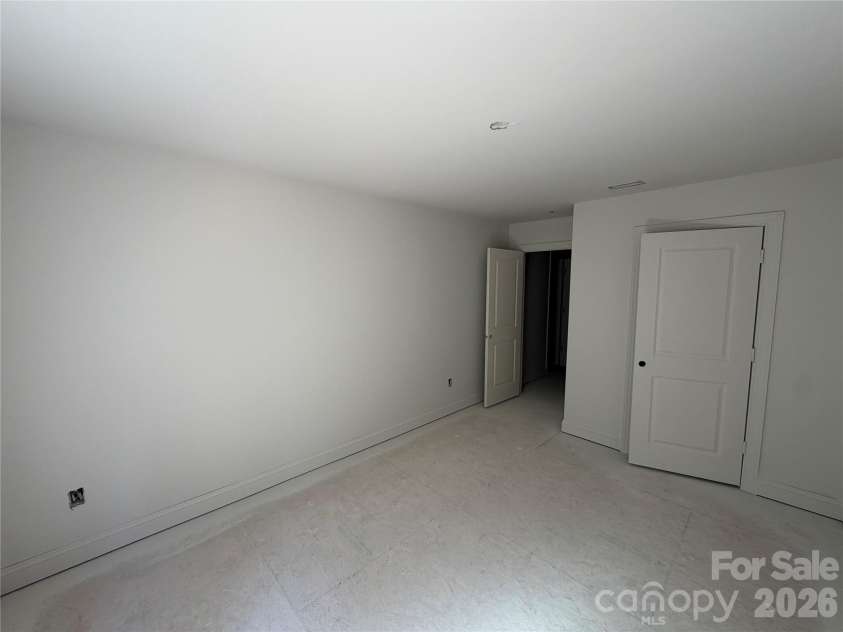 548 Carolyn Lane, Charlotte, NC 28213.  MLS# CAR4405325, YatesRealty ID 38148. 