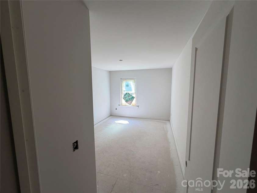 548 Carolyn Lane, Charlotte, NC 28213.  MLS# CAR4405325, YatesRealty ID 38148. 