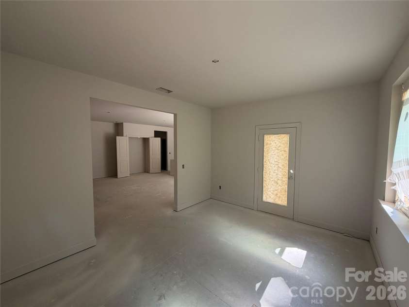 548 Carolyn Lane, Charlotte, NC 28213.  MLS# CAR4405325, YatesRealty ID 38148. 