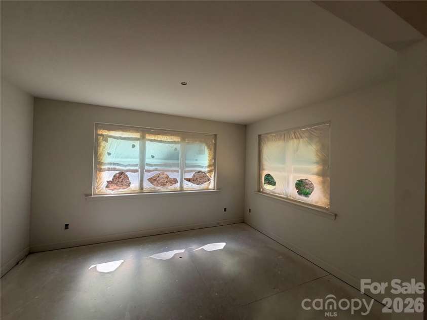 548 Carolyn Lane, Charlotte, NC 28213.  MLS# CAR4405325, YatesRealty ID 38148. 