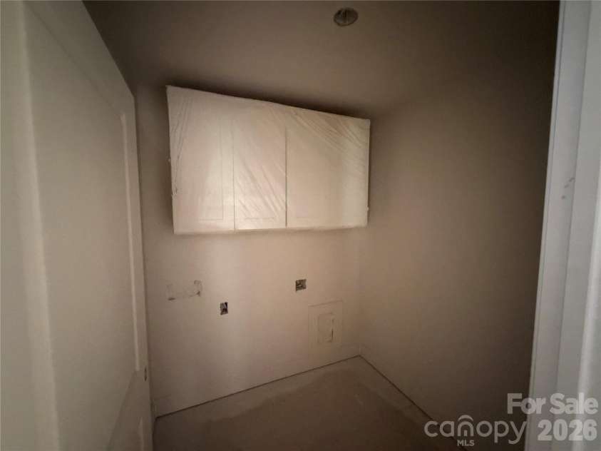 548 Carolyn Lane, Charlotte, NC 28213.  MLS# CAR4405325, YatesRealty ID 38148. 