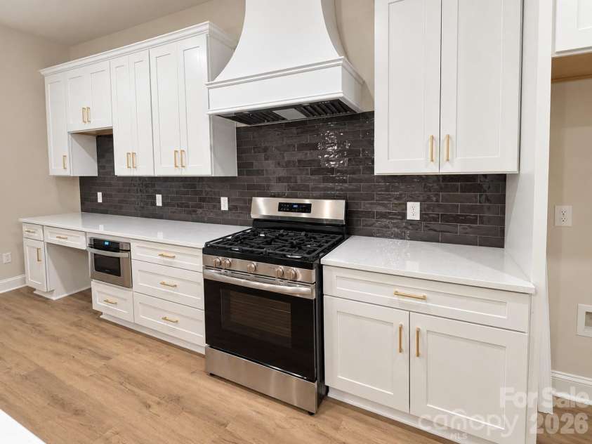 548 Carolyn Lane, Charlotte, NC 28213.  MLS# CAR4405325, YatesRealty ID 38148. 