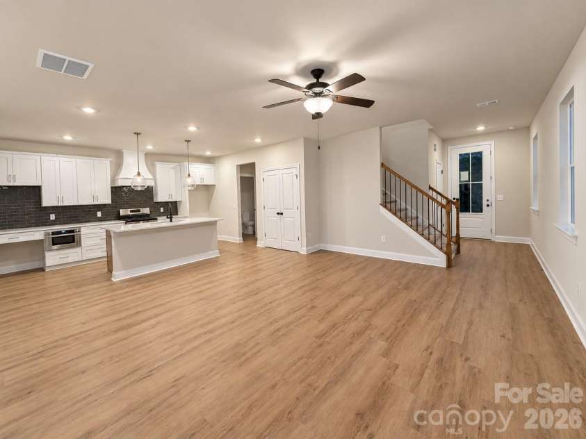 548 Carolyn Lane, Charlotte, NC 28213.  MLS# CAR4405325, YatesRealty ID 38148. 