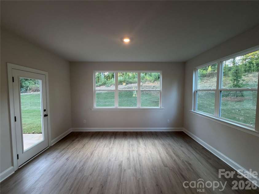 548 Carolyn Lane, Charlotte, NC 28213.  MLS# CAR4405325, YatesRealty ID 38148. 