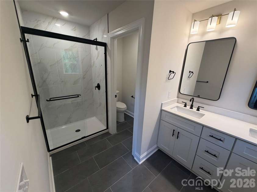 548 Carolyn Lane, Charlotte, NC 28213.  MLS# CAR4405325, YatesRealty ID 38148. 