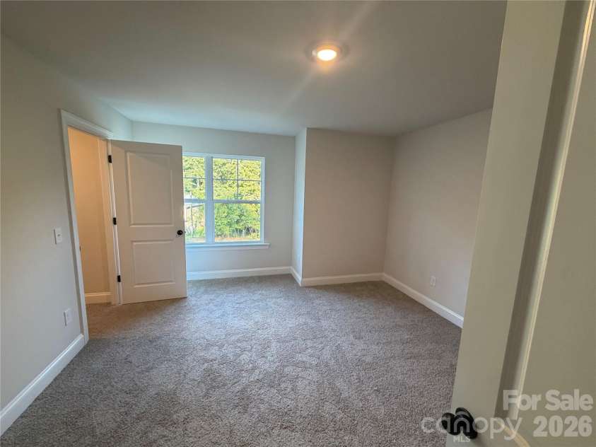 548 Carolyn Lane, Charlotte, NC 28213.  MLS# CAR4405325, YatesRealty ID 38148. 