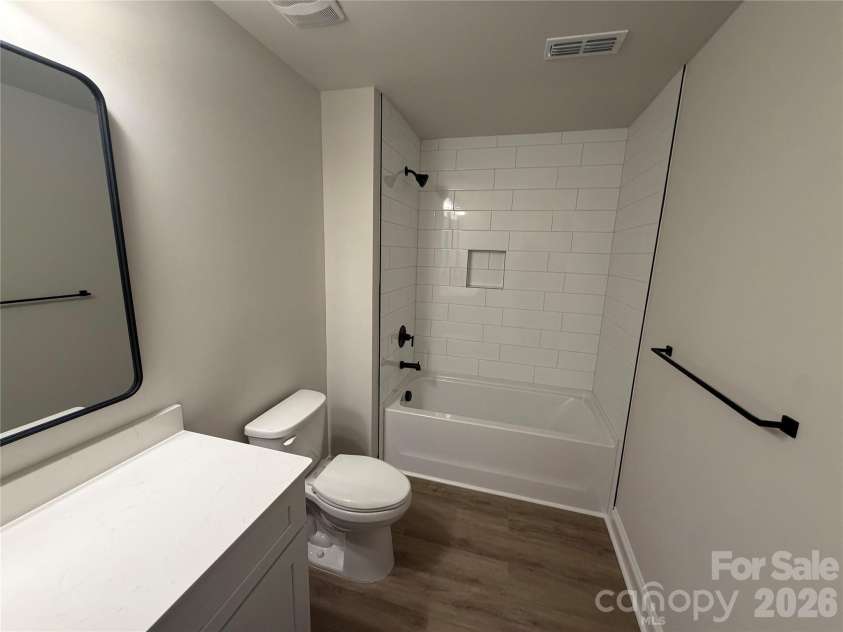 548 Carolyn Lane, Charlotte, NC 28213.  MLS# CAR4405325, YatesRealty ID 38148. 
