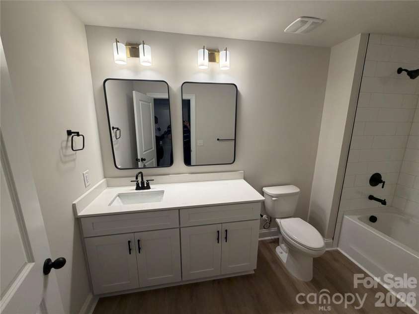 548 Carolyn Lane, Charlotte, NC 28213.  MLS# CAR4405325, YatesRealty ID 38148. 