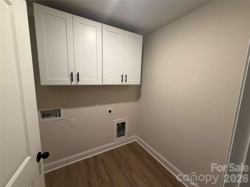 548 Carolyn Lane, Charlotte, NC 28213.  MLS# CAR4405325, YatesRealty ID 38148. Laundry Room