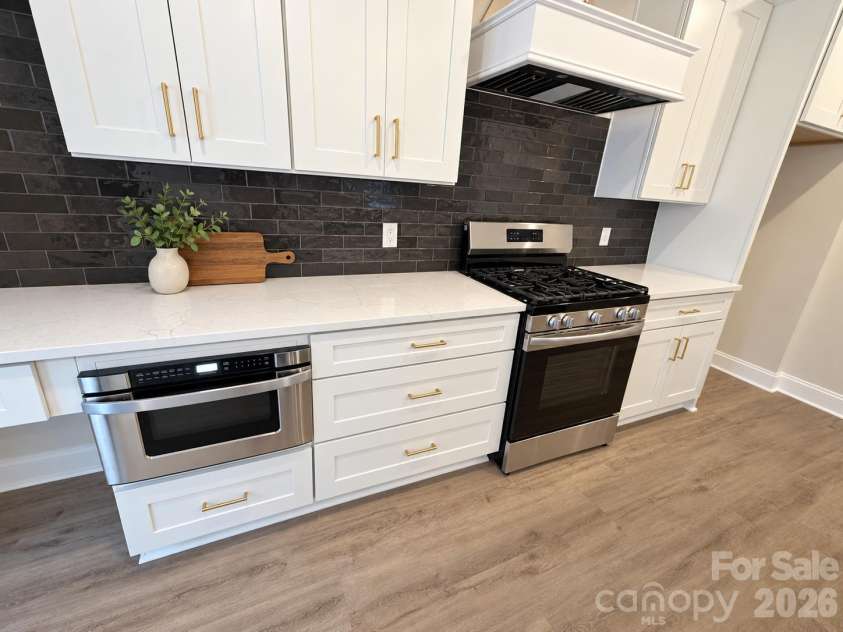 548 Carolyn Lane, Charlotte, NC 28213.  MLS# CAR4405325, YatesRealty ID 38148. Virtually staged
