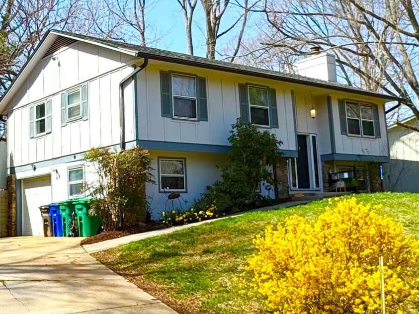 1 Spring Valley Drive, Arden, NC 28704.  MLS# CAR4234949, YatesRealty ID 3815. 1 car garage
