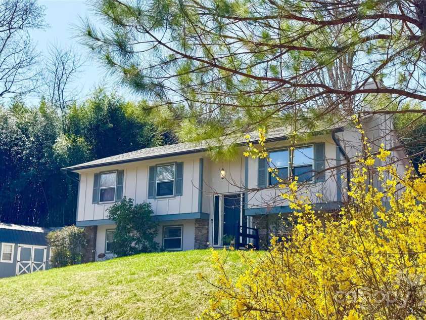 1 Spring Valley Drive, Arden, NC 28704.  MLS# CAR4234949, YatesRealty ID 3815. 