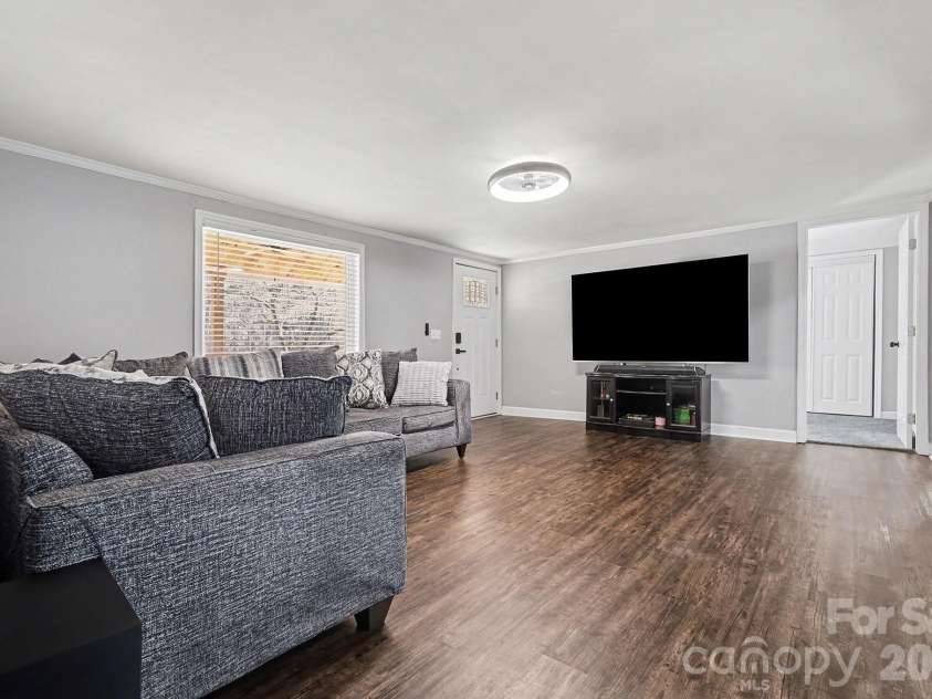 390 Ts Sellers Road, Chesterfield, SC 29709.  MLS# CAR4337935, YatesRealty ID 3815. Living Room