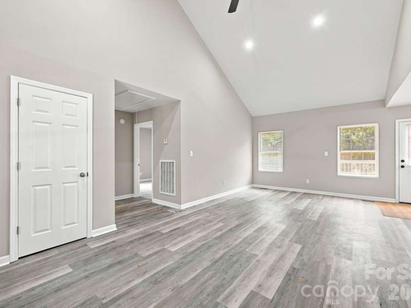 302 Hunter Street, York, SC 29745.  MLS# CAR4405475, YatesRealty ID 38151. 