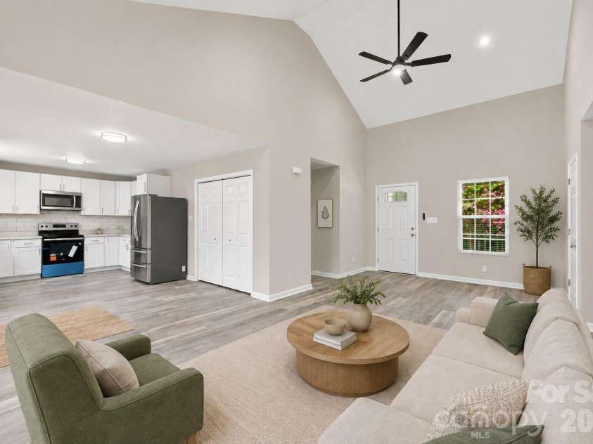 302 Hunter Street, York, SC 29745.  MLS# CAR4405475, YatesRealty ID 38151. 