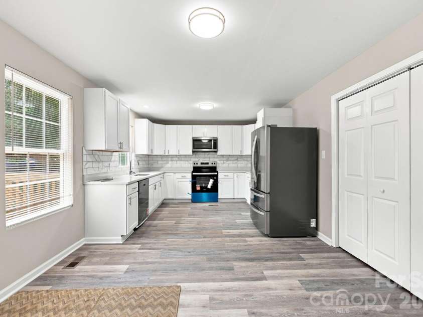 302 Hunter Street, York, SC 29745.  MLS# CAR4405475, YatesRealty ID 38151. 