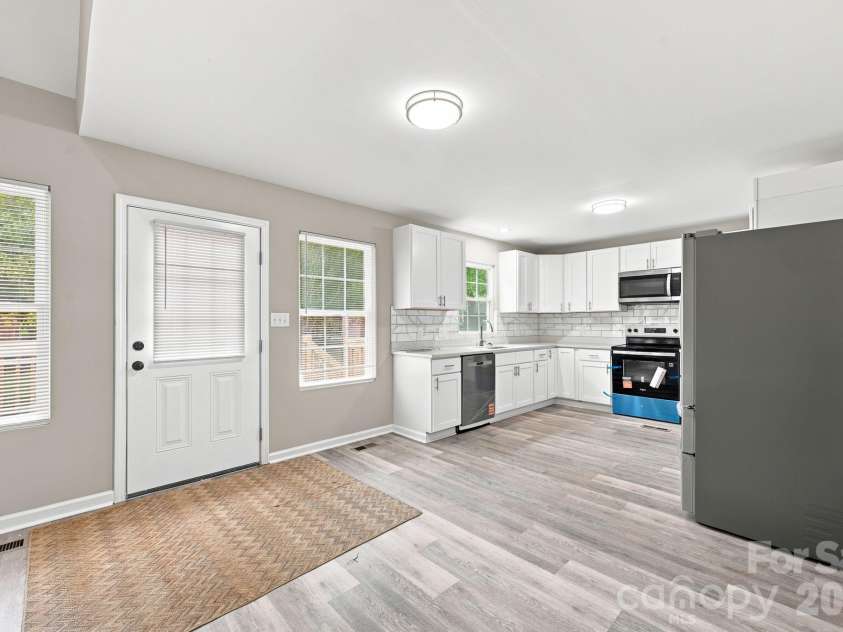 302 Hunter Street, York, SC 29745.  MLS# CAR4405475, YatesRealty ID 38151. 