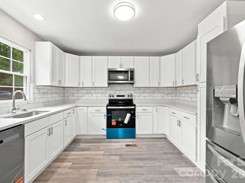 302 Hunter Street, York, SC 29745.  MLS# CAR4405475, YatesRealty ID 38151. 