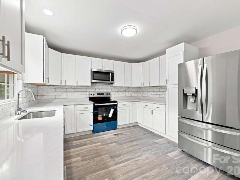 302 Hunter Street, York, SC 29745.  MLS# CAR4405475, YatesRealty ID 38151. 