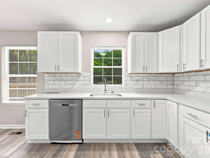 302 Hunter Street, York, SC 29745.  MLS# CAR4405475, YatesRealty ID 38151. 