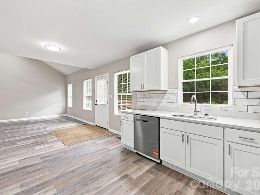 302 Hunter Street, York, SC 29745.  MLS# CAR4405475, YatesRealty ID 38151. 