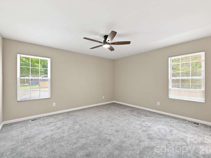 302 Hunter Street, York, SC 29745.  MLS# CAR4405475, YatesRealty ID 38151. 
