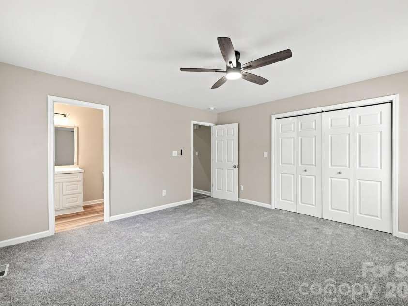 302 Hunter Street, York, SC 29745.  MLS# CAR4405475, YatesRealty ID 38151. 
