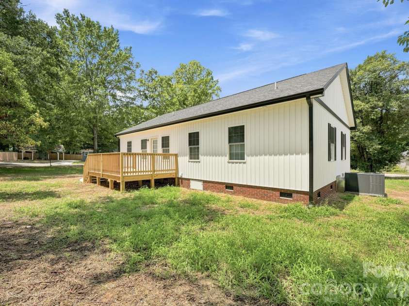 302 Hunter Street, York, SC 29745.  MLS# CAR4405475, YatesRealty ID 38151. 