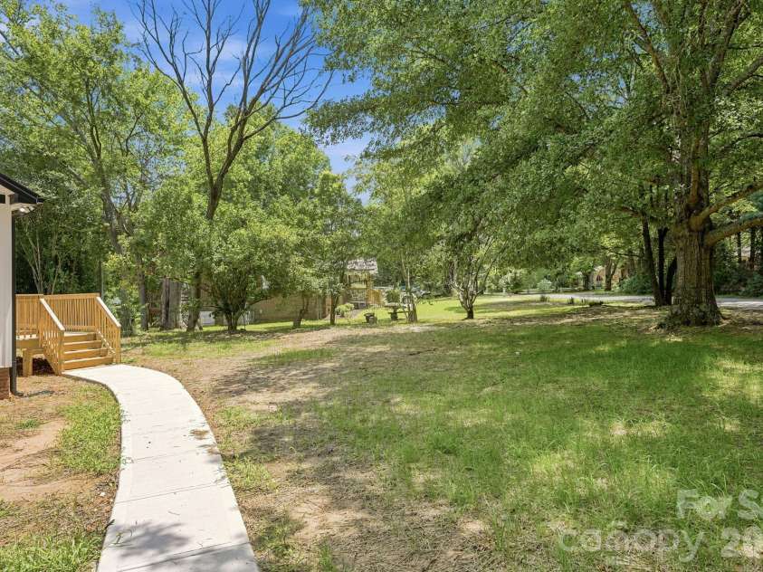 302 Hunter Street, York, SC 29745.  MLS# CAR4405475, YatesRealty ID 38151. 