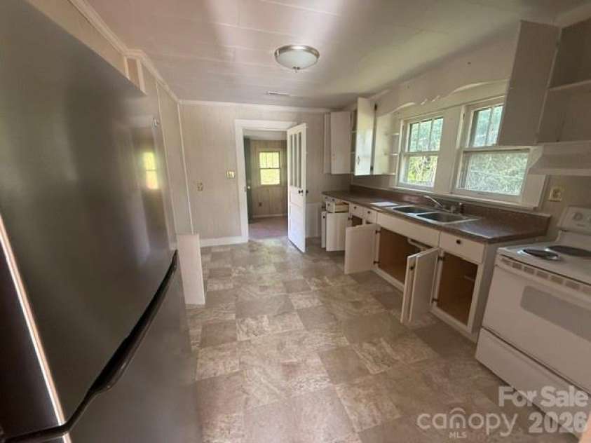 307 Yancey Street, Marion, NC 28752.  MLS# CAR4405596, YatesRealty ID 38158. 
