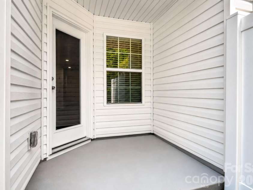 448 Sand Dunes Drive, Kannapolis, NC 28081.  MLS# CAR4405598, YatesRealty ID 38159. 