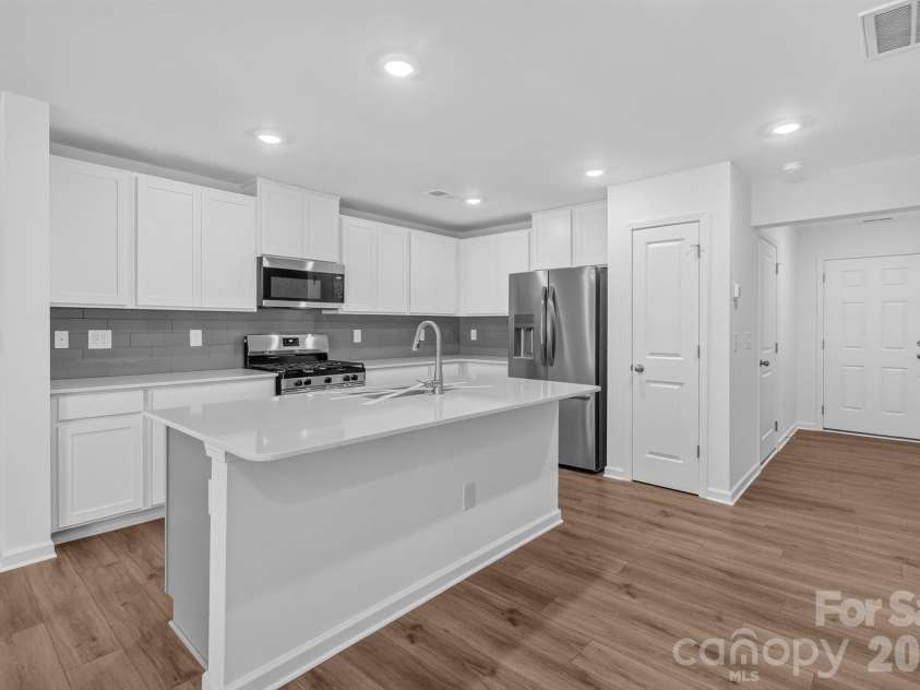 448 Sand Dunes Drive, Kannapolis, NC 28081.  MLS# CAR4405598, YatesRealty ID 38159. 
