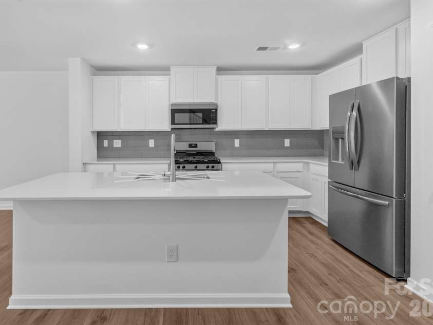 448 Sand Dunes Drive, Kannapolis, NC 28081.  MLS# CAR4405598, YatesRealty ID 38159. 