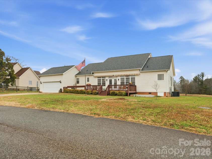 1249 Maddy Lane, Rock Hill, SC 29732.  MLS# CAR4340570, YatesRealty ID 3816. Nice Expansive Deck