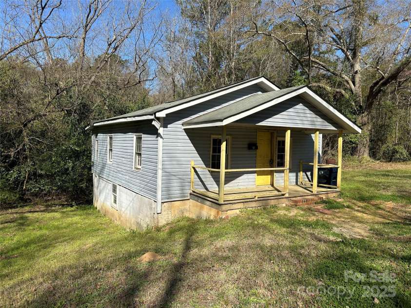212 Toatley Drive, Chesterfield, SC 29709.  MLS# CAR4240399, YatesRealty ID 3816. 