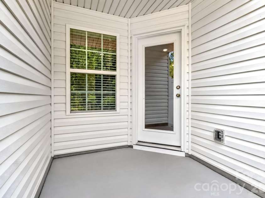 436 Sand Dunes Drive, Kannapolis, NC 28081.  MLS# CAR4405600, YatesRealty ID 38161. 