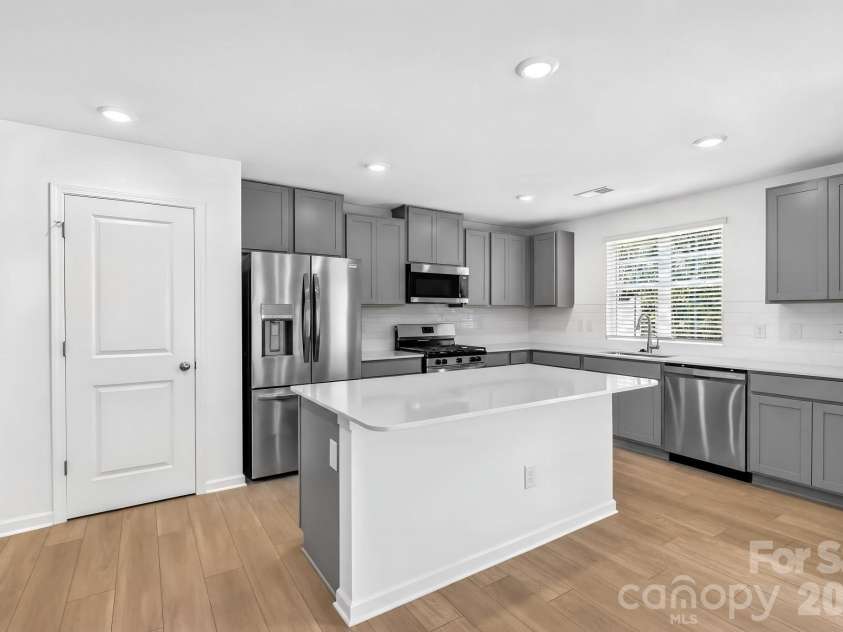 436 Sand Dunes Drive, Kannapolis, NC 28081.  MLS# CAR4405600, YatesRealty ID 38161. 
