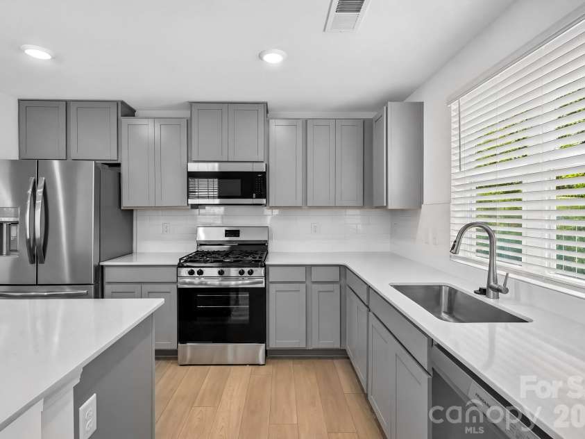 436 Sand Dunes Drive, Kannapolis, NC 28081.  MLS# CAR4405600, YatesRealty ID 38161. 