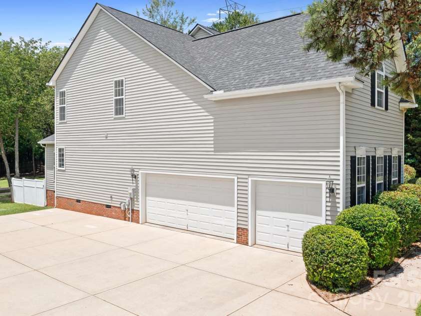 157 Eclipse Way, Mooresville, NC 28117.  MLS# CAR4405597, YatesRealty ID 38166. 3-Car, side load garage. Expanced driveway.