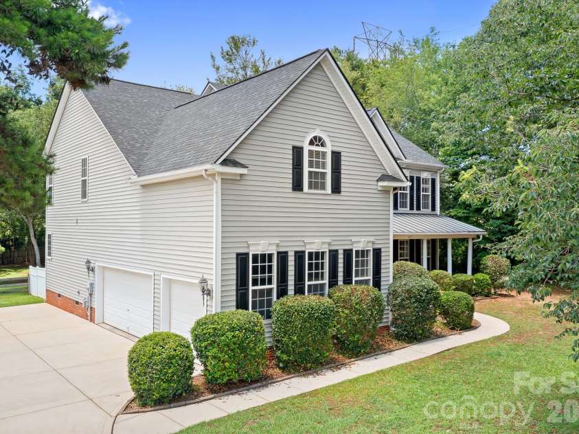 157 Eclipse Way, Mooresville, NC 28117.  MLS# CAR4405597, YatesRealty ID 38166. Mature landscaping.