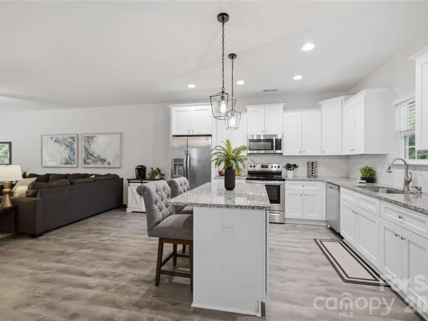 4432 Woodwind Street, Charlotte, NC 28213.  MLS# CAR4395436, YatesRealty ID 38167. Kitchen!