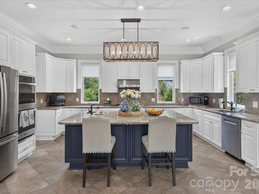 102 Finch Loop, Fort Mill, SC 29715.  MLS# CAR4394123, YatesRealty ID 38168. Kitchen