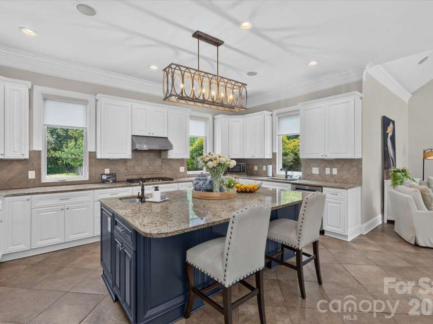 102 Finch Loop, Fort Mill, SC 29715.  MLS# CAR4394123, YatesRealty ID 38168. Kitchen