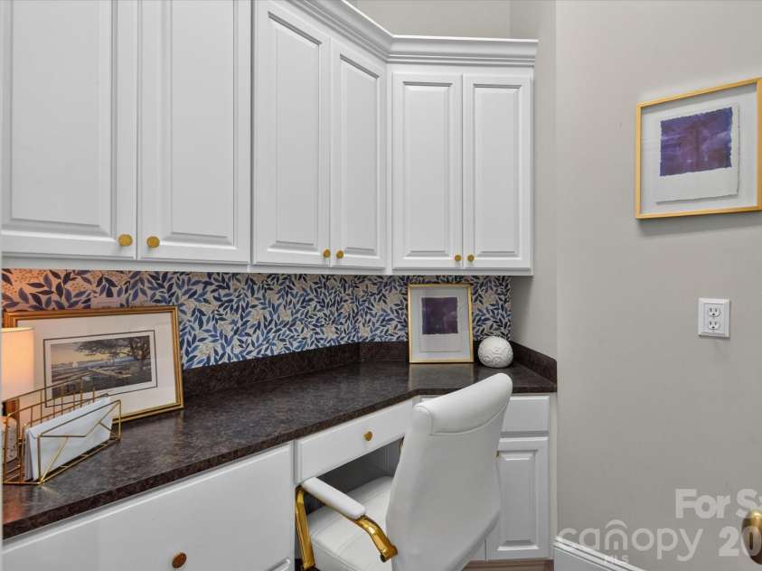 102 Finch Loop, Fort Mill, SC 29715.  MLS# CAR4394123, YatesRealty ID 38168. Office/Hub station off Kitchen